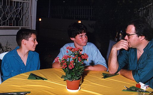 yuval_2.JPG (43906 bytes)